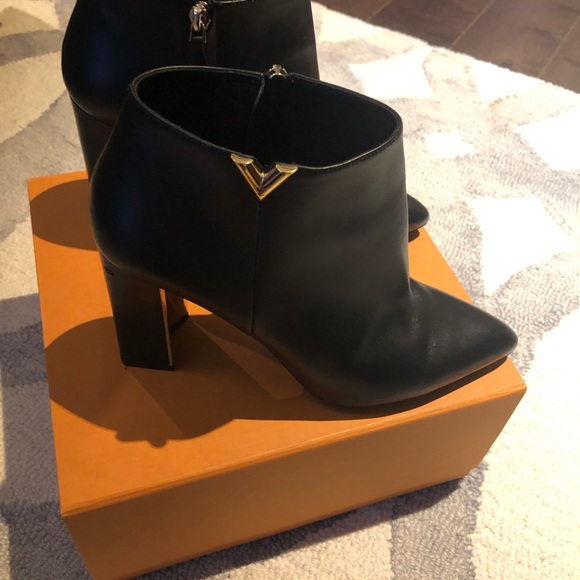 LOUIS VUITTON UPPER EAST LOW BOOTS Sz 38 - Picture 5 of 10